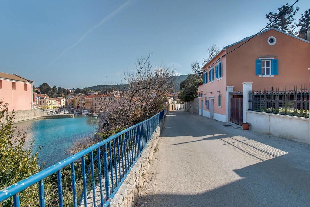 Narcis Central Apartment With Sea & City Views Veli Lošinj Exterior foto
